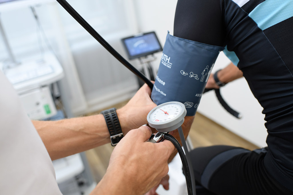 Pulse examination during a sports medicine stress test