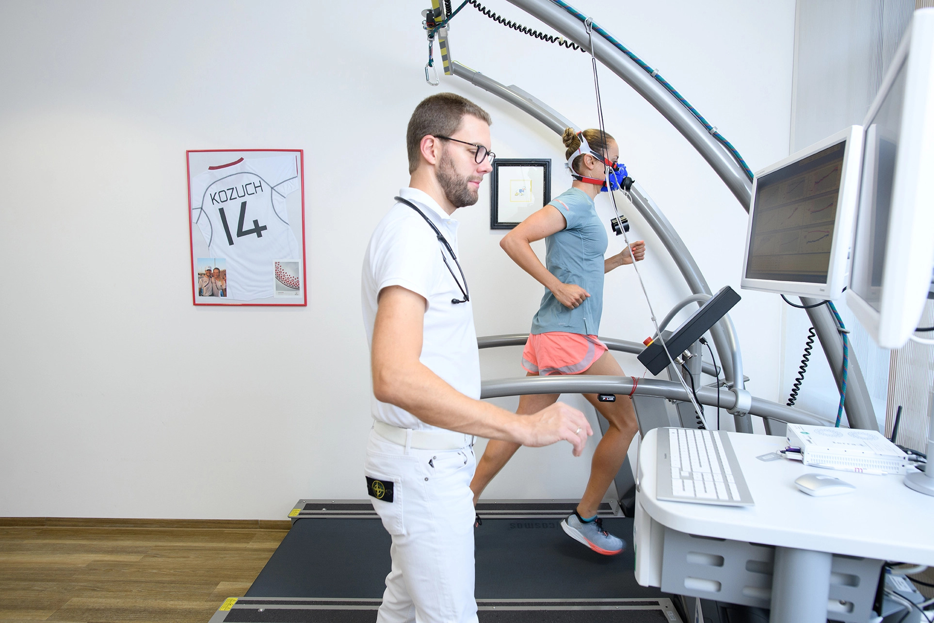 patient on treadmill during an exercise test